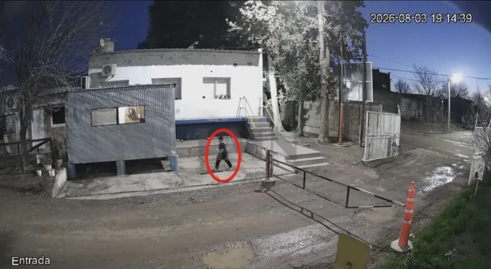 Las cámaras de seguridad registraron el ingreso del menor por el portón de la planta Tronador / imagen archivo