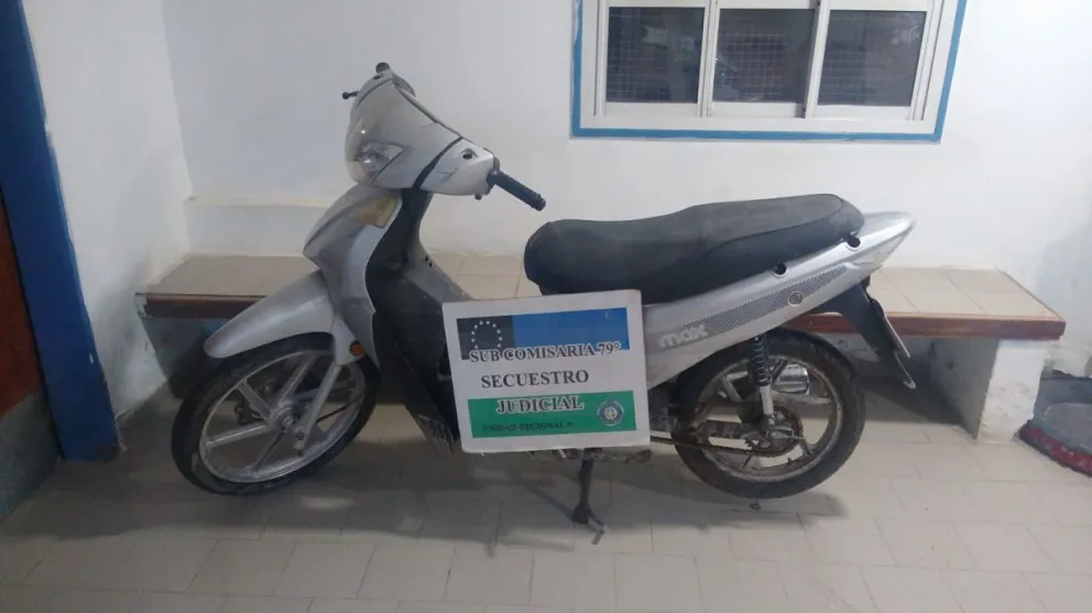 La moto fue secuestrada por la policía y será restituida a su propietario cuando se presente con la documentación. Foto: Policía de Río Negro.