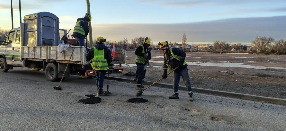 Este lunes 10 de agosto, las máquinas viales realizarán tareas mantenimiento en calles de tierra sobre Perón cruzando Illia y Lalor. Foto gentileza