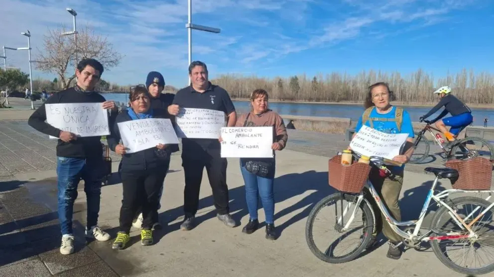 Los vendedores ambulantes presentaron además un pedido de audiencia en la Municipalidad para exigir una respuesta. Foto Daniela Luján para Cipo360