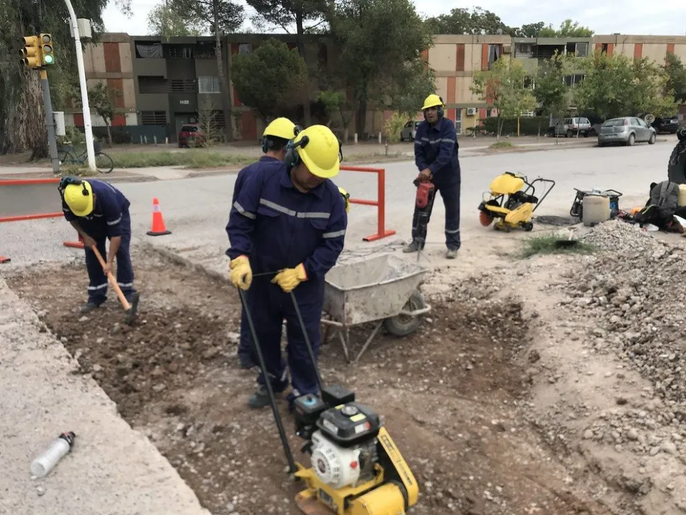 Después de cada lluvia, las calles quedan detonadas. La explicación fundamental: la capa arcillosa que está a tan pocos centímetros del subsuelo. Foto: archivo.