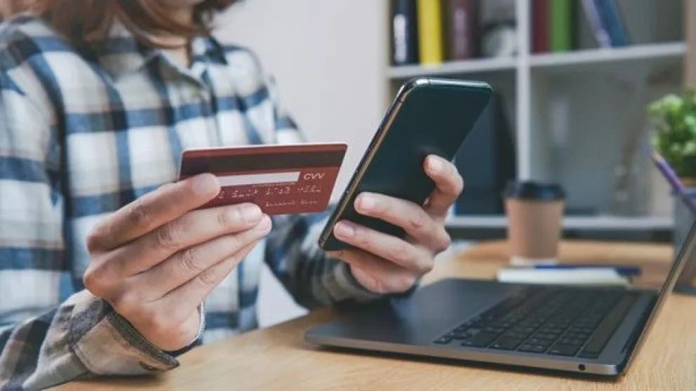 En cuestión de minutos, un pirata informático no sólo hackeo la cuenta de la empresa sino que además distribuyó sus fondos, vendió divisas y hasta obtuvo un crédito. Foto: archivo.
