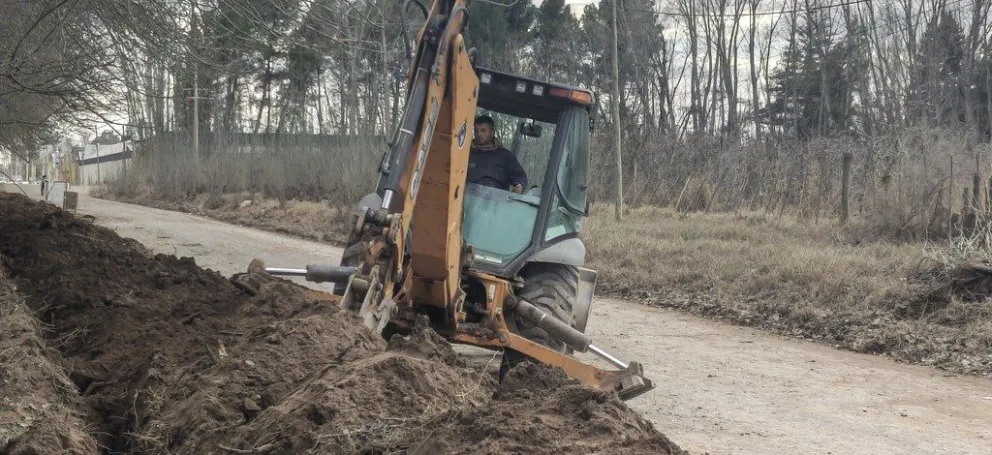 La obra de gas natural en el barrio Labraña es ejecutada por el Gobierno de la Provincia de Río Negro, con el acompañamiento de la Municipalidad de Cipolletti. Foto gentileza
