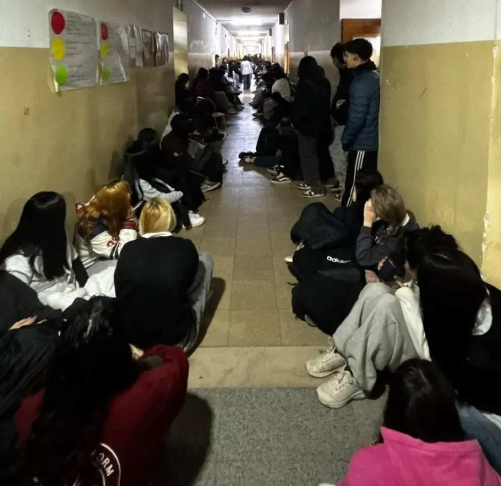 Desde el Centro de Estudiantes indicaron que con la medida esperan obtener condiciones adecuadas de calefacción, seguridad y estudio. Foto gentileza