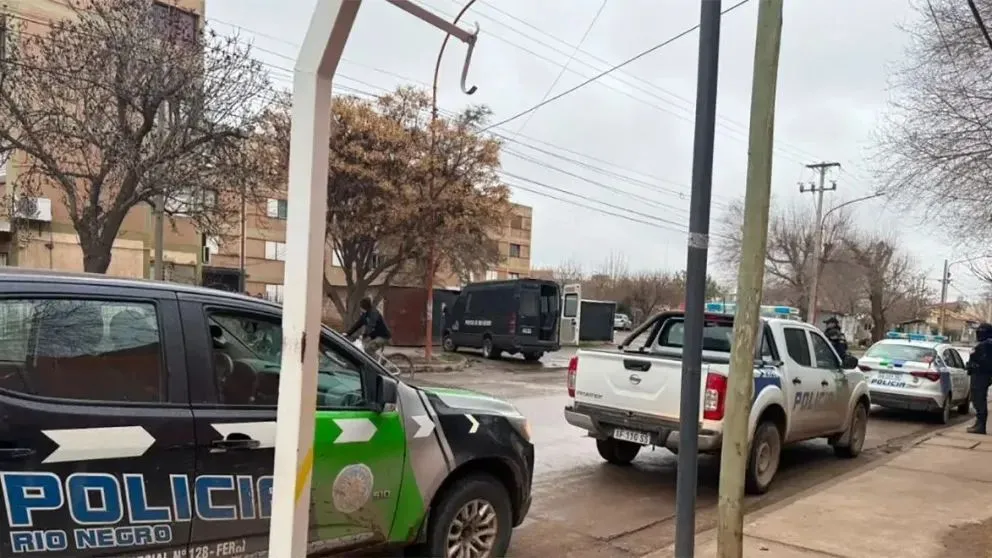 La Policía de Río Negro realizó cuatro allanamientos en Cipolletti por el robo y se secuestró un arma relacionada al robo. Foto archivo