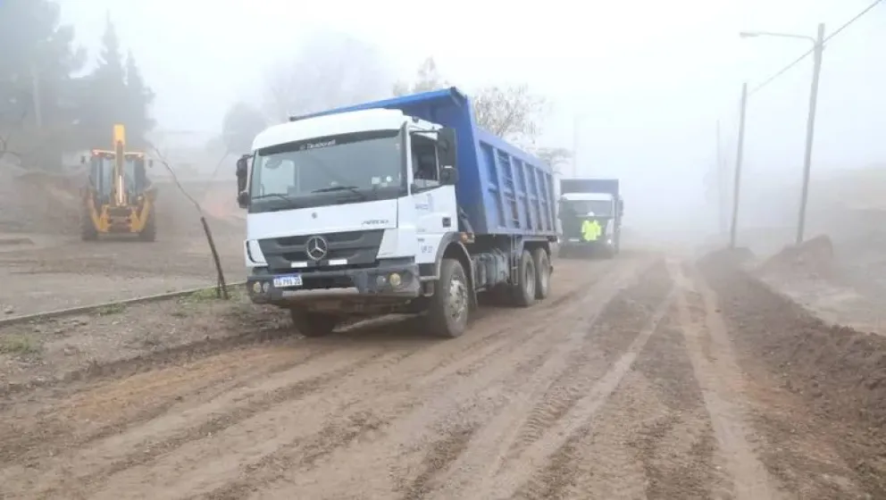 La justicia neuquina ordenó paralizar la pavimentación de la avenida Mandalari hasta que se presenten la documentación del estudio de impacto ambiental. Foto: gentileza.