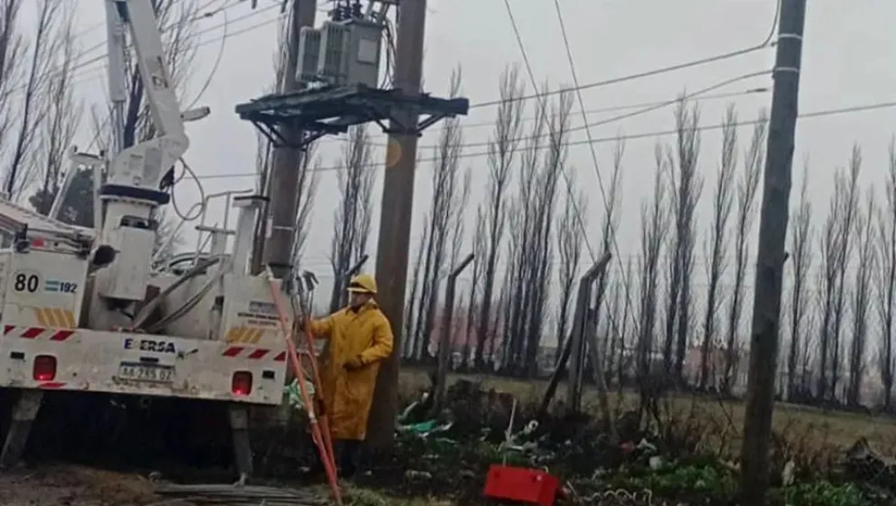 El corte de energía alcanzó a los sectores de Paraje La Llanada, Scianka, 4 Esquinas y barrio Ayres del Valle. Foto gentileza