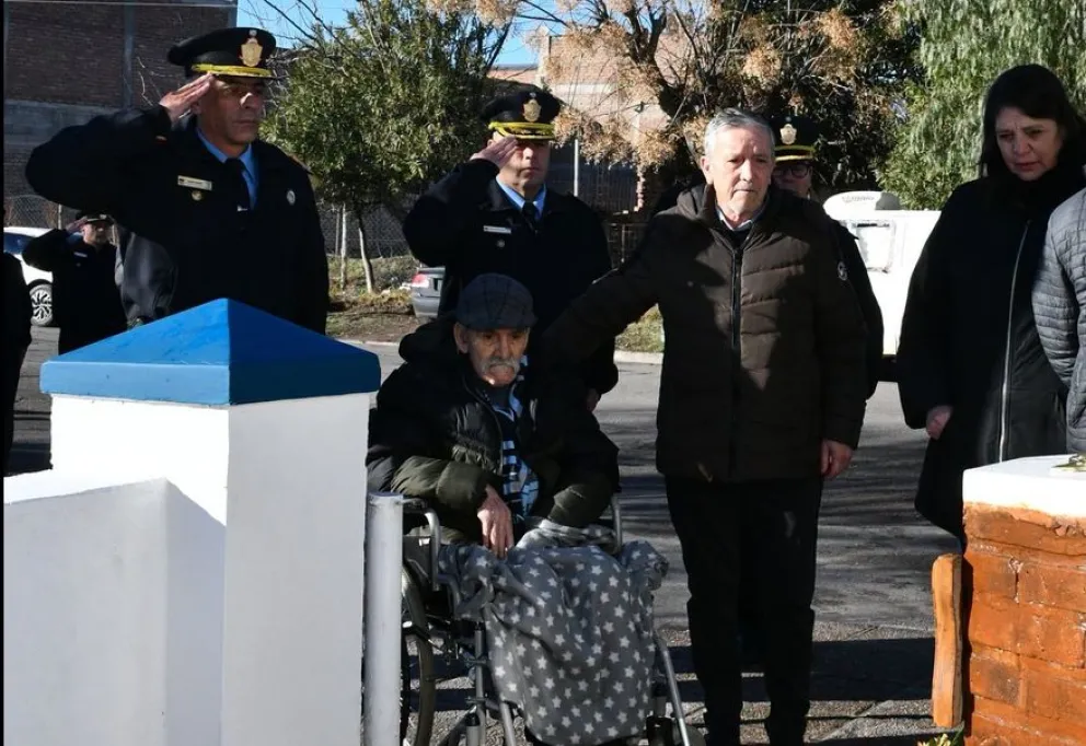 Los familiares de Sepúlveda y los integrantes de la Comisaría 41 recordaron al suboficial asesinado en el barrio Don Bosco III, de Neuquén. Foto: Policía de Neuquén.