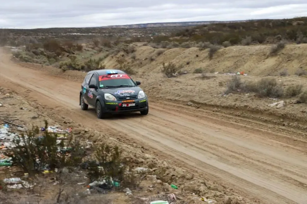 Ezequiel Klein y Joaquín Rojas se consagraron ganadores de la 55ª edición de la Vuelta de la Manzana, tras imponerse en la clasificación general con su Ford de la Clase A6. Foto Tania Domenicucci-ANR