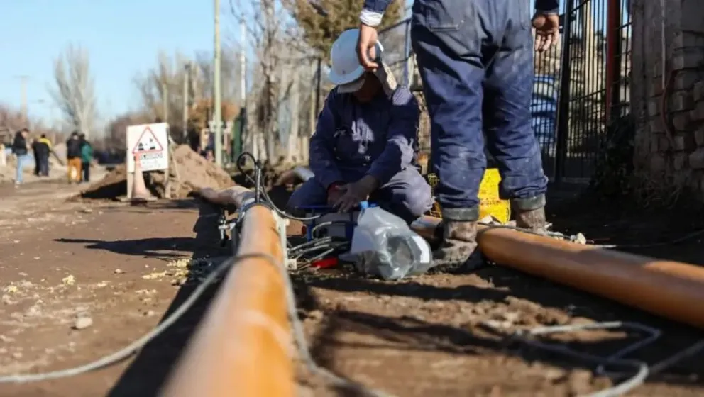 Los vecinos ya tienen la posibilidad de comenzar con las instalaciones internas necesarias para conectarse al servicio. Foto gentileza