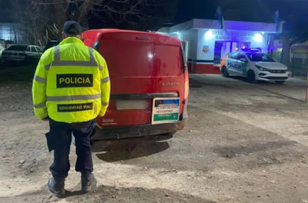 La Kangoo quedó retenida en la policía Caminera de Barda del Medio. Foto: gentileza.