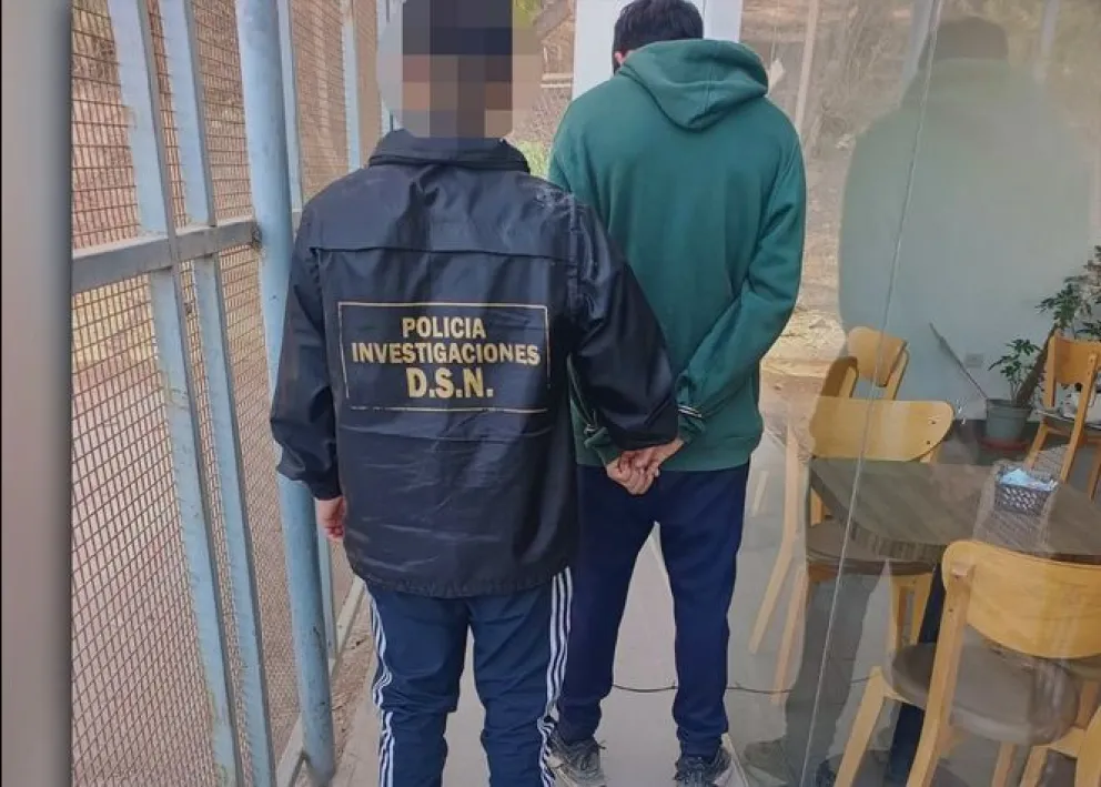 El sujeto fue aprehendido y trasladado a una comisaría. Foto: Policía de Neuquén.