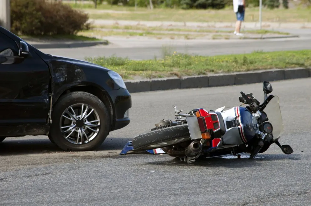 El policía sufrió el accidente mientras realizaba una recorrida de prevención en motocicleta por Cipolletti/ imagen archivo