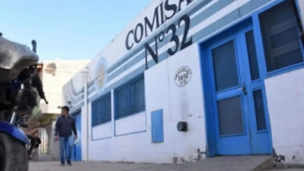 El joven oficial permaneció unas horas detenido en la comisaría 32; luego fue trasladado por sus camaradas a la Jefatura de Policía de Neuquén. Foto: archivo.