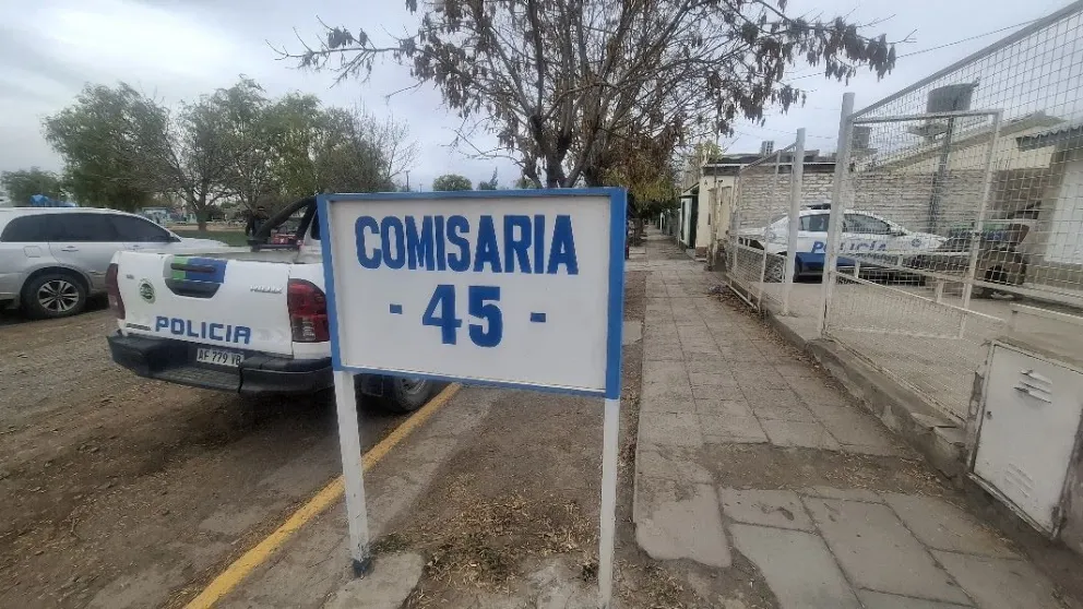 Personal de la Unidad 45 de Cipólletti detuvo al hombre que ya fue imputado por la justicia. Foto CIPO360