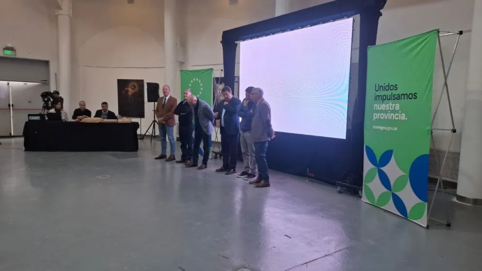 El gobernador Alberto Weretilneck junto a las autoridades provinciales e intendentes explicará el traspaso de las rutas nacionales. Foto Cipo360