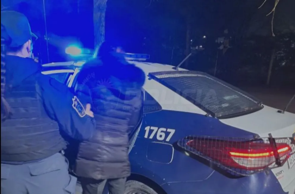 La mujer fue ubicada en un sector del balneario Albino Cotro, de Neuquén. Foto: Policía de Neuquén.