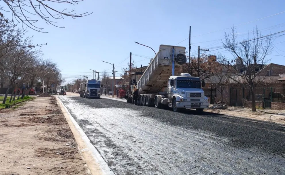El plan contempla la pavimentación de las calles Río Negro, Pastor Bowlder y Paraguay. Chile ya está terminada. Foto: Prensa Municipalidad.