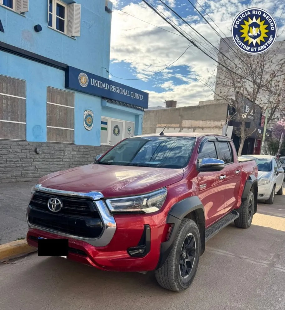 La camioneta fue interceptada por la Policía en calle Mariano Moreno/ imagen gentileza