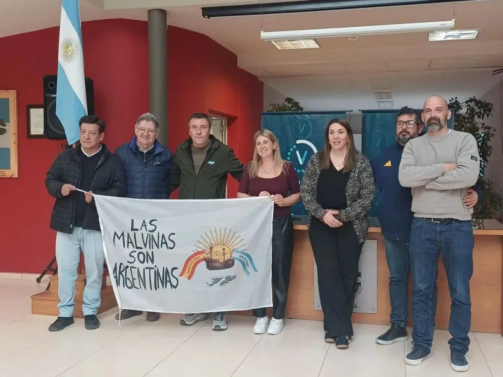 El veterano de Malvinas, Juan Vera, se reencontró en Viedma con Jorge Torres. Foto: gentileza.