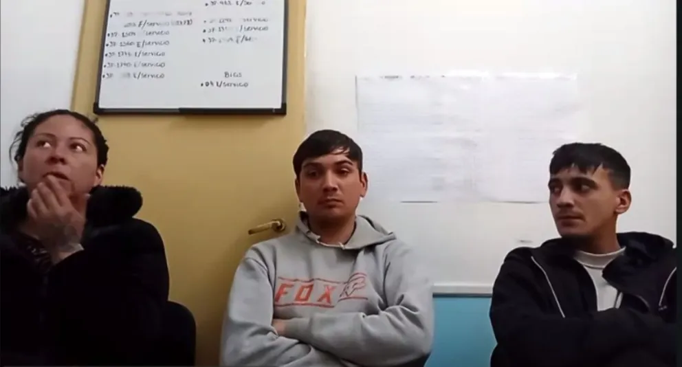 Los tres sospechosos de haber hurtado el vehículo fueron detenidos en Neuquén. La mujer, que era quien manejaba, había sido imputada por una jueza de la vecina provincia.