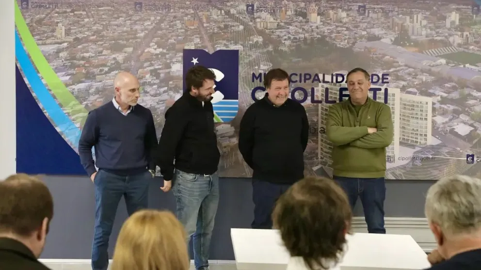 Del acto también participaron el ministro de Obras y Servicios Públicos, Alejandro Echarren, y otras autoridades provinciales y municipales./ imagen gentileza