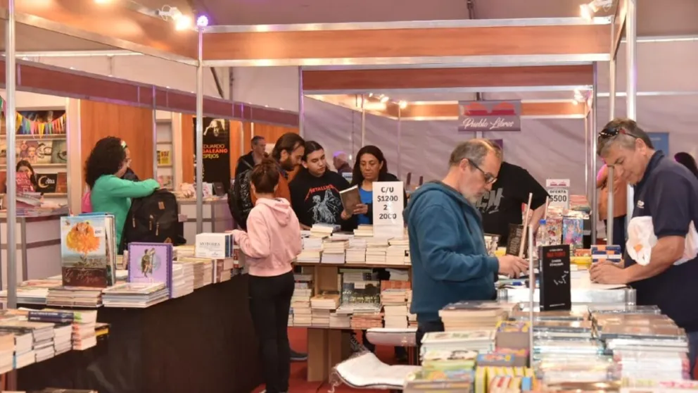 La Feria del Libro ya abrió sus puertas al lado del Museo Nacional de Bellas Artes, en Neuquén. Las actividades más convocantes. Foto: gentileza.