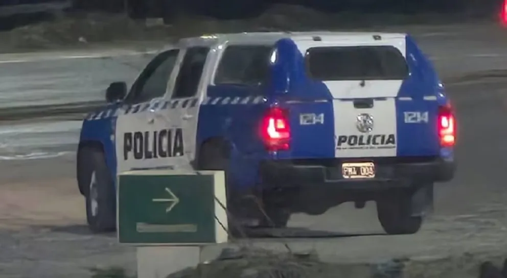 El operativo policial desplegado en el lugar del hallazgo se extendió hasta la noche. (Foto: gentileza LM Neuquén).
