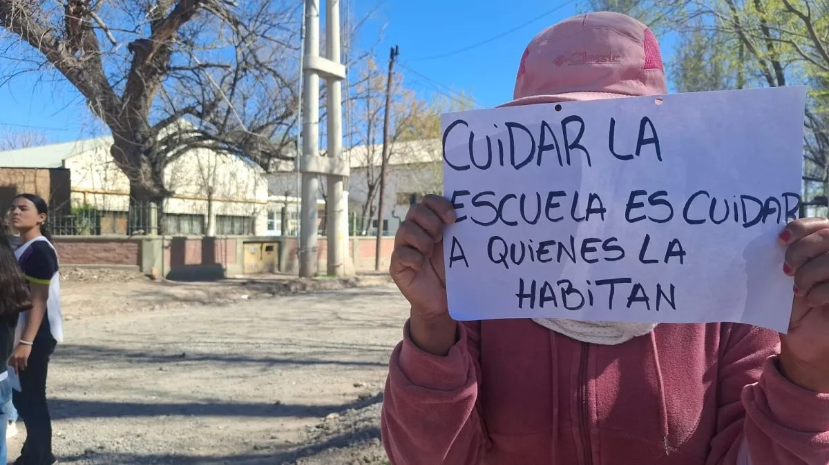 protesta escuela 136