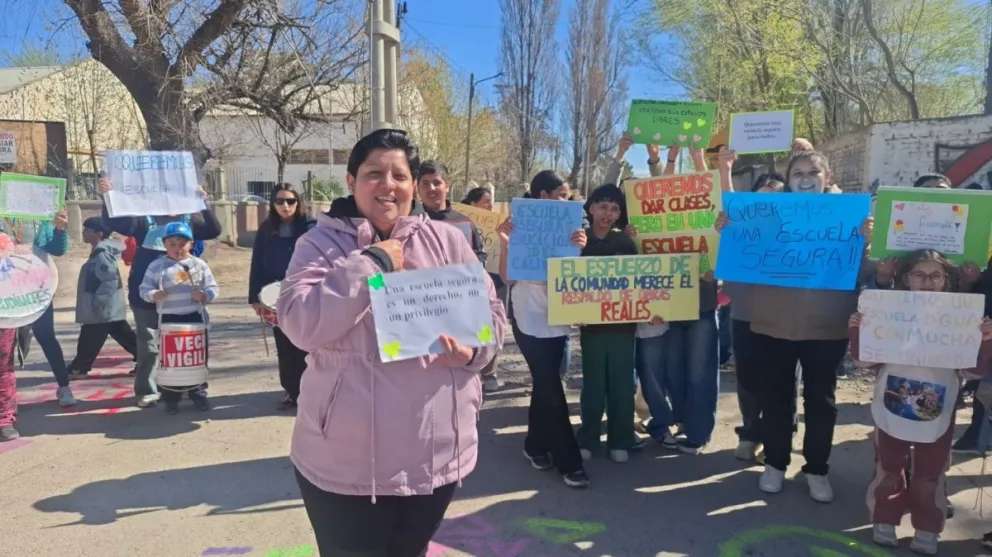 Hoy llevarán la protesta al Consejo de Educación para que finalicen las obras. Foto Daniela Luján 