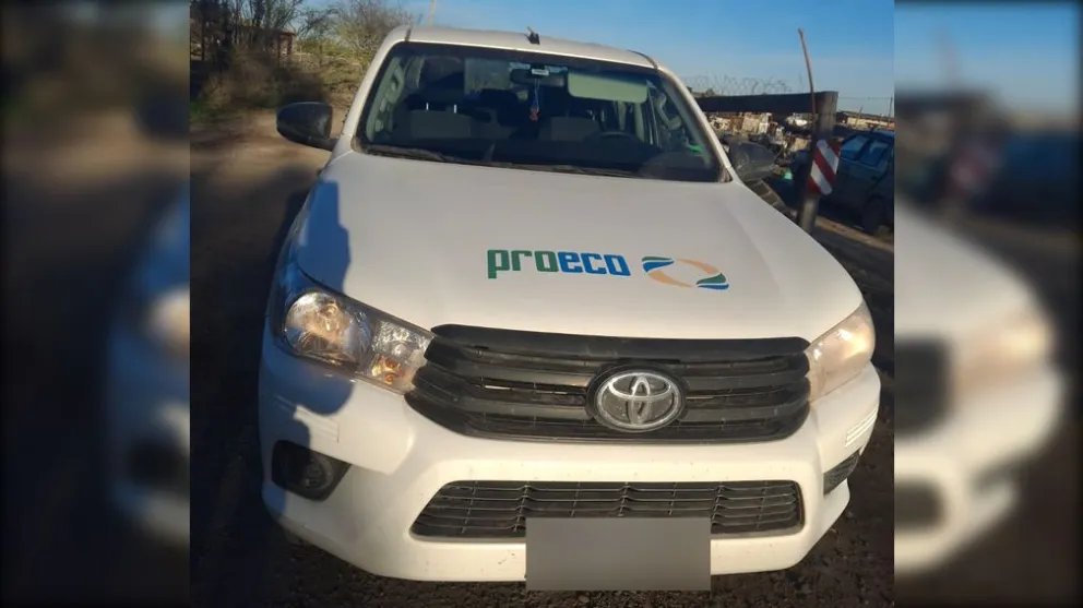 La Hilux pudo ser interceptada muy cerca del acceso a la península Ruca Co, del Lago Pellegrini. Foto: Policía Río Negro.