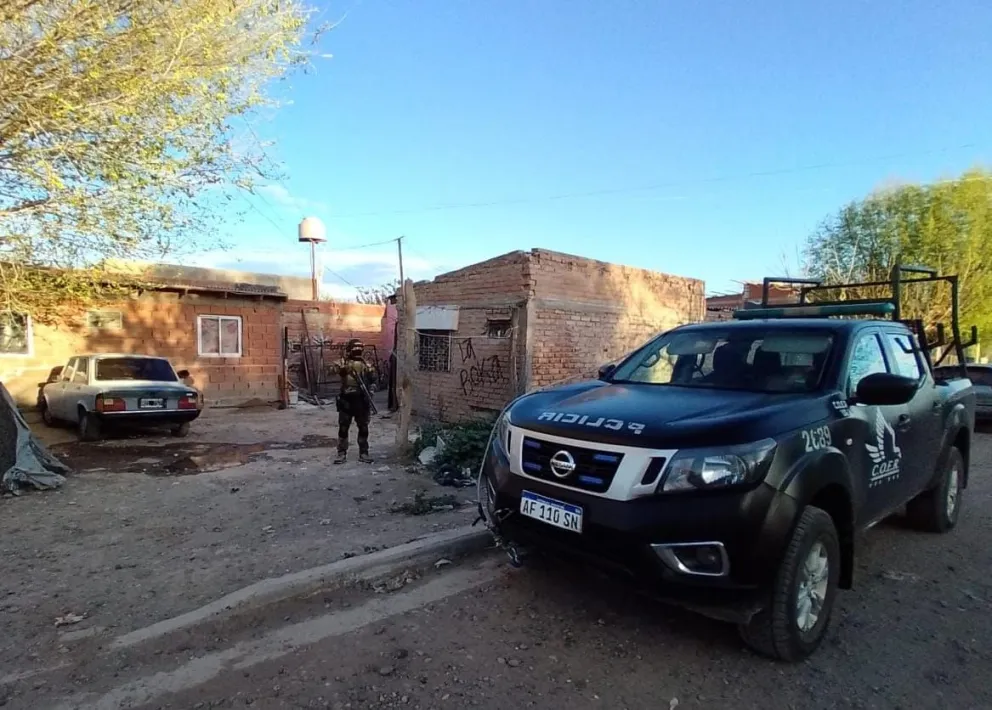 Durante el operativo los efectivos localizaron a una menor de edad y un hombre fue detenido. Foto gentileza