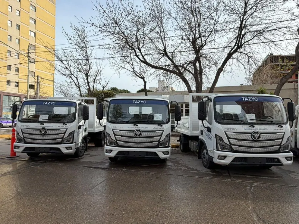 Hoy se presentaron siete nuevos vehículos que fortalecerán la prestación de los servicios públicos en la ciudad. Foto Municipalidad de Cipolletti