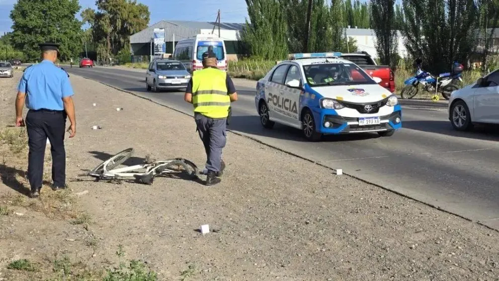 Micaela regresaba a su casa, en Cinco Saltos. La bicicleta terminó a unos 30 metros del impacto. Ella sufrió un traumatismo craneal que le provocó la muerte. Foto: archivo.