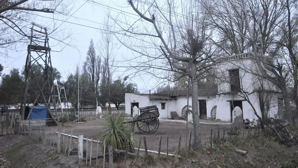 El fortín de la rotonda de rutas 22 y 151 volverá a ser utilizado por el Municipio y los vecinos podrán visitarlo. Foto Antonio Spagnuolo