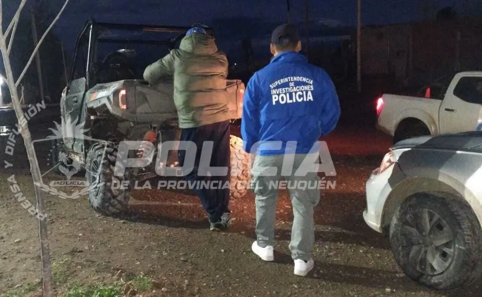 Uno de los vehículos todo terreno recuperados por la policía durante los allanamientos. Foto: Policía de Neuquén.