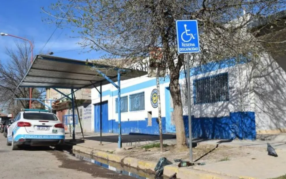 Un grupo del barrio La Paz atacó la comisaría 32 a piedrazos. Hubo movilización policial y lograron dispersarlos. Foto: archivo.
