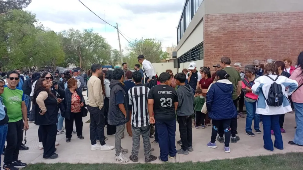 El nuevo Centro Comunitario, ubicado en la intersección de Perú y Primeros Pobladores, cuenta con 430 metros cuadrados y fue construido con financiamiento íntegramente provincial. Foto gentileza