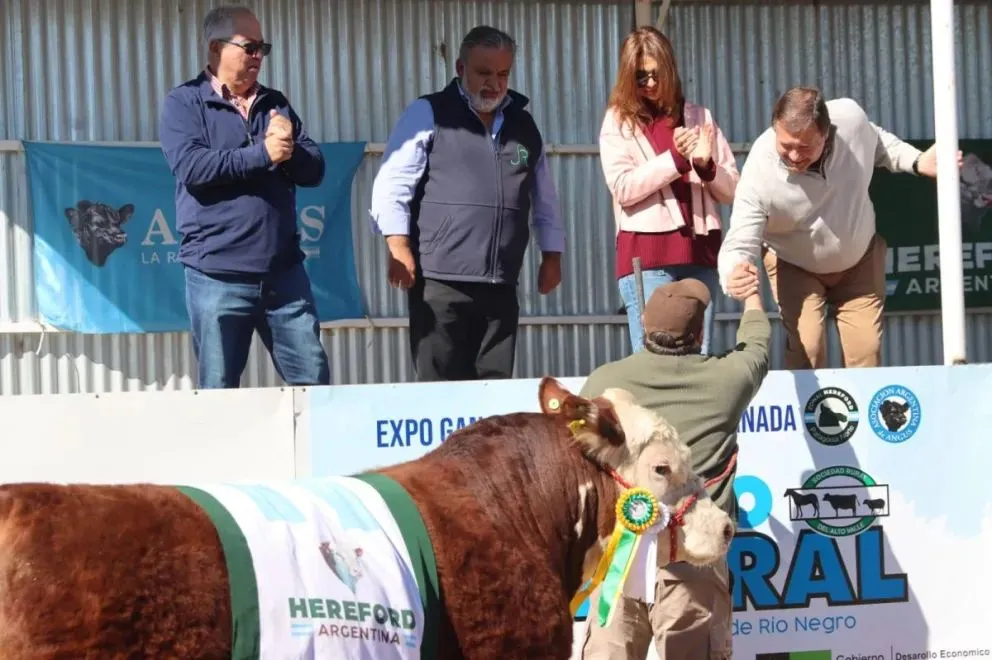 El gobernador valoró el trabajo de productores y la Sociedad Rural como central para el éxito del evento. Foto: Tania Domenicucci - ANR.