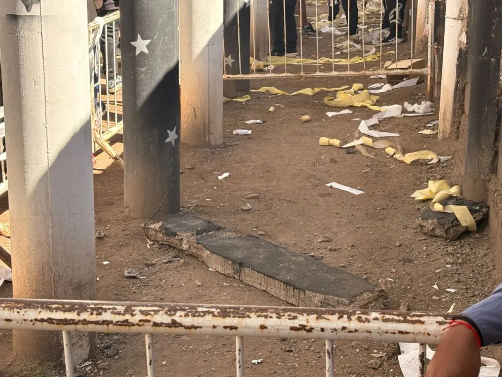 Cuatro hinchas fueron trasladados al hospital /imagen cipo360