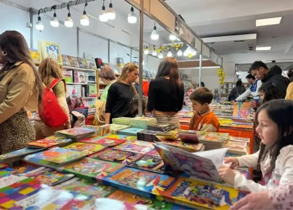 Mañana arranca la nueva edición de la Feria del Libro de Cipolletti. Los escritores locales, contentos: tendrán un stand propio. Foto: archivo.