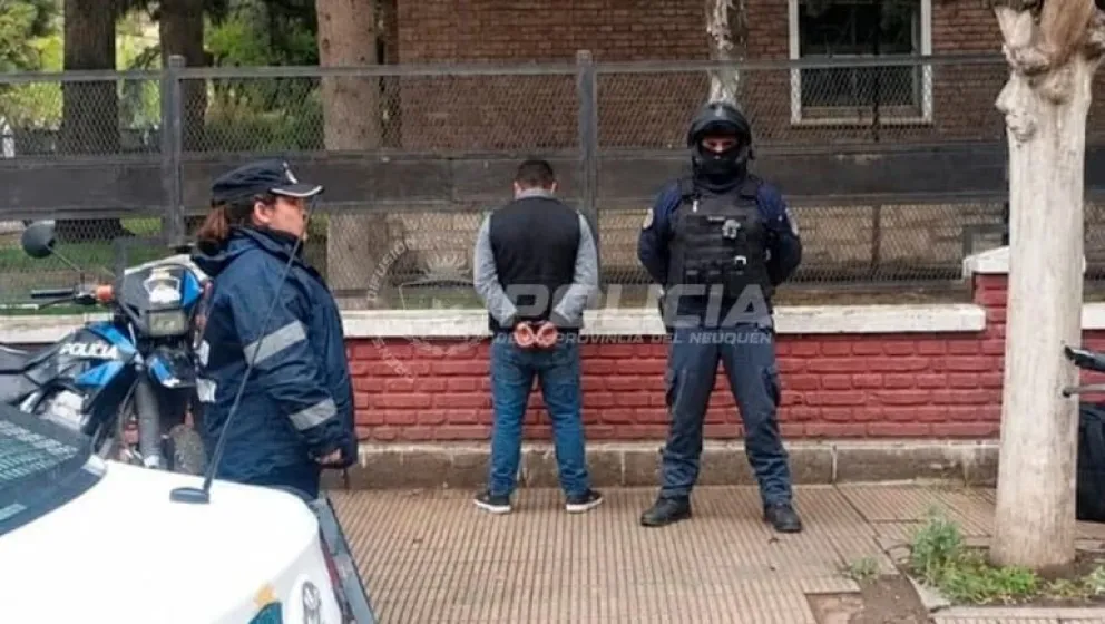 El primero de los episodios ocurrió alrededor de las 15, en inmediaciones de las calles Almirante Brown y Carlos H. Rodríguez y fue detenido gracias al rápido accionar de los vecinos y la policía. Foto gentileza