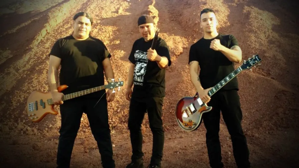 Chewelche (gente bravía en idioma mapuche), fue la banda que acompañó a Ricardo Iorio como telonera en su última gira. El guitarrista sufrió un preinfarto en pleno recital. Foto: gentileza.