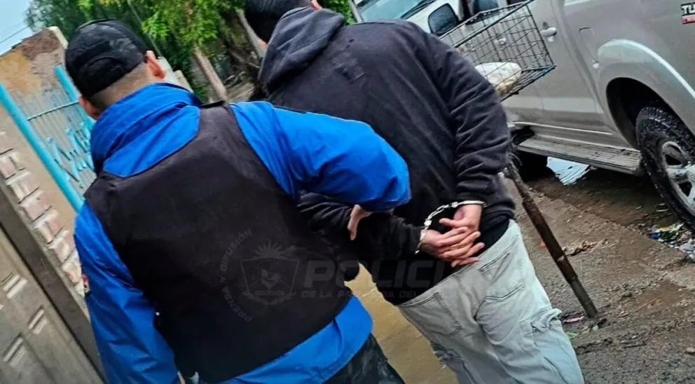 El joven quedó detenido y será imputado por estafa. Foto: Policía de Neuquén.