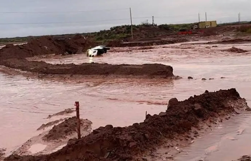 El tránsito se encuentra complicado entre Rincón de los Sauces y Añelo. Foto gentileza