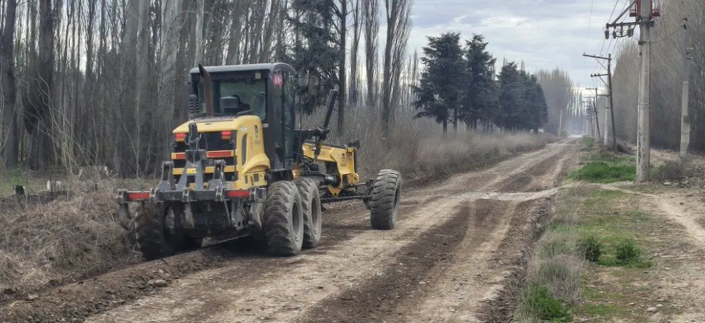  Tareas de perfilado y nivelación de calles de tierra  / imagen gentileza