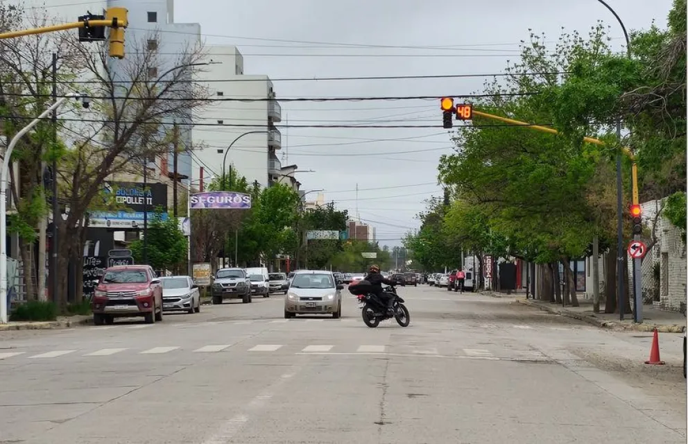 El desagüe pluvial se extenderá por calle Mengelle, entre Mariano Moreno y Lavalle. Foto: Prensa Cipolletti.