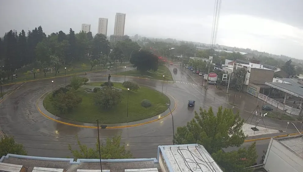 Empezó tempranito: antes de las 8 comenzó la lluvia en Cipolletti. Hay una alerta amarilla. Foto: gentileza.