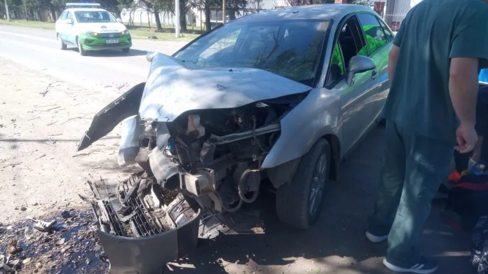 El siniestro vial se registró este domingo sobre la Ruta Provincial 65, conocida como Ruta Chica, en Fernández Oro. Foto Inforo