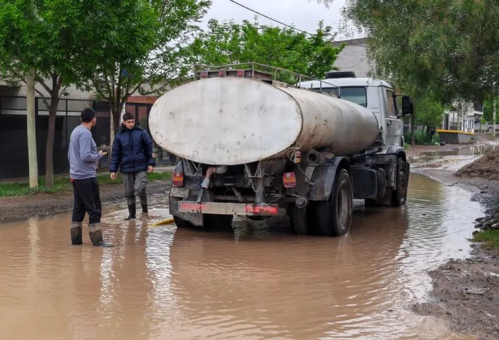 Diseñaron un nuevo cronograma para los camiones de extracción de agua: cómo estarán trabajando durante la jornada. Foto: Prensa Municipalidad. 